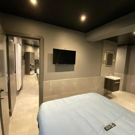 아파트 Appartement Studio Tournai *